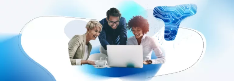 Drei Mitarbeiter am Computer